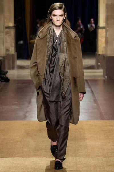 Look 28